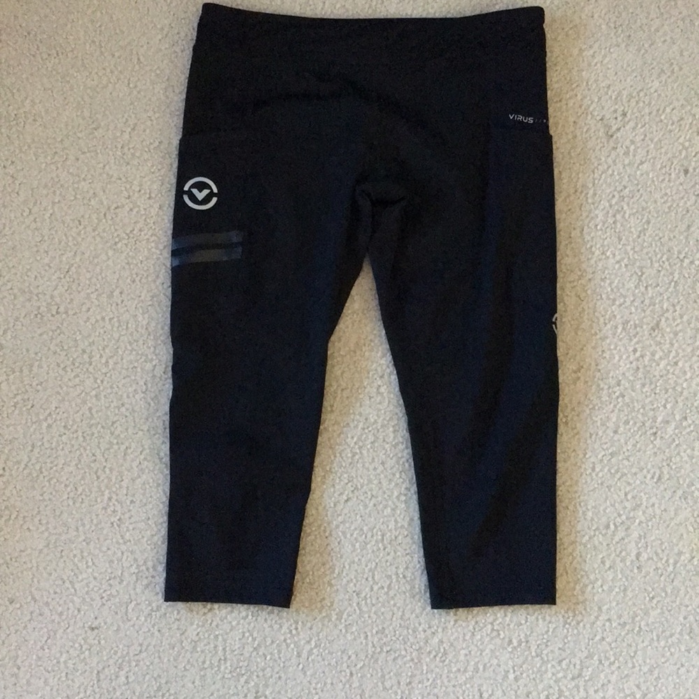 Virus cropped leggings